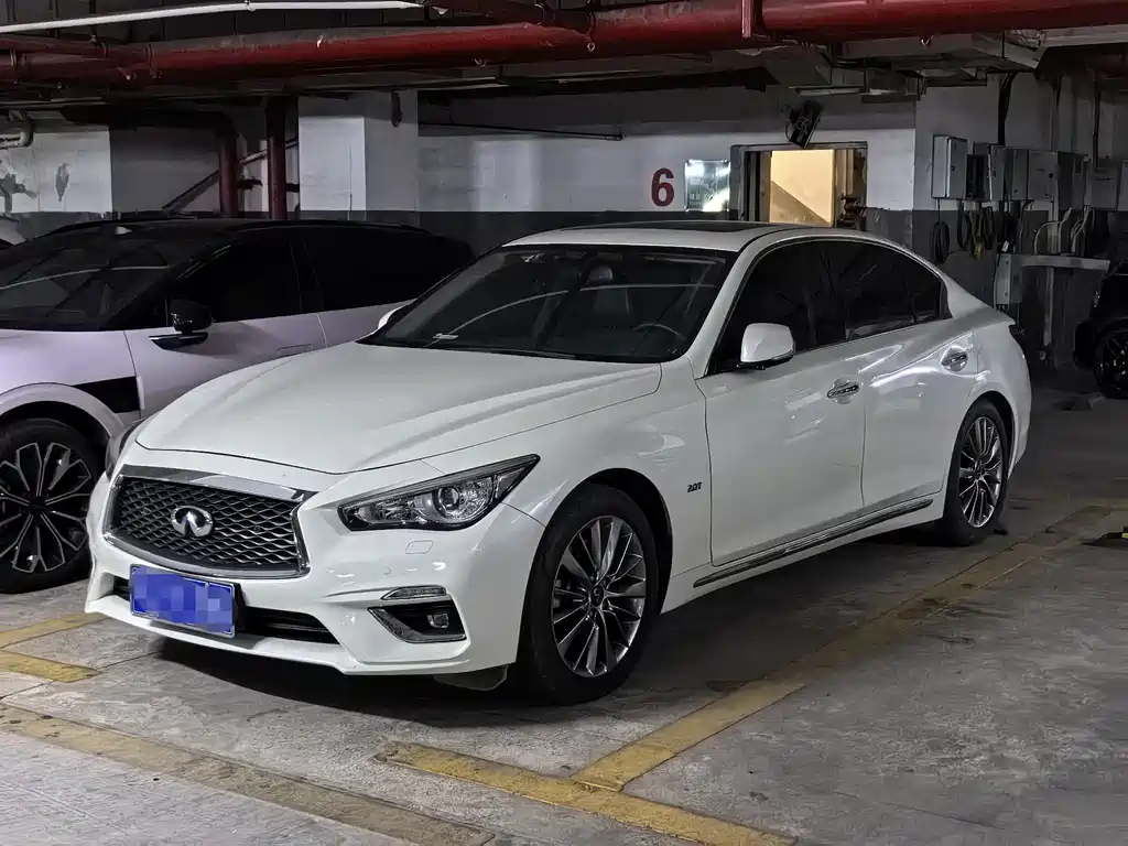 INFINITI Q50L