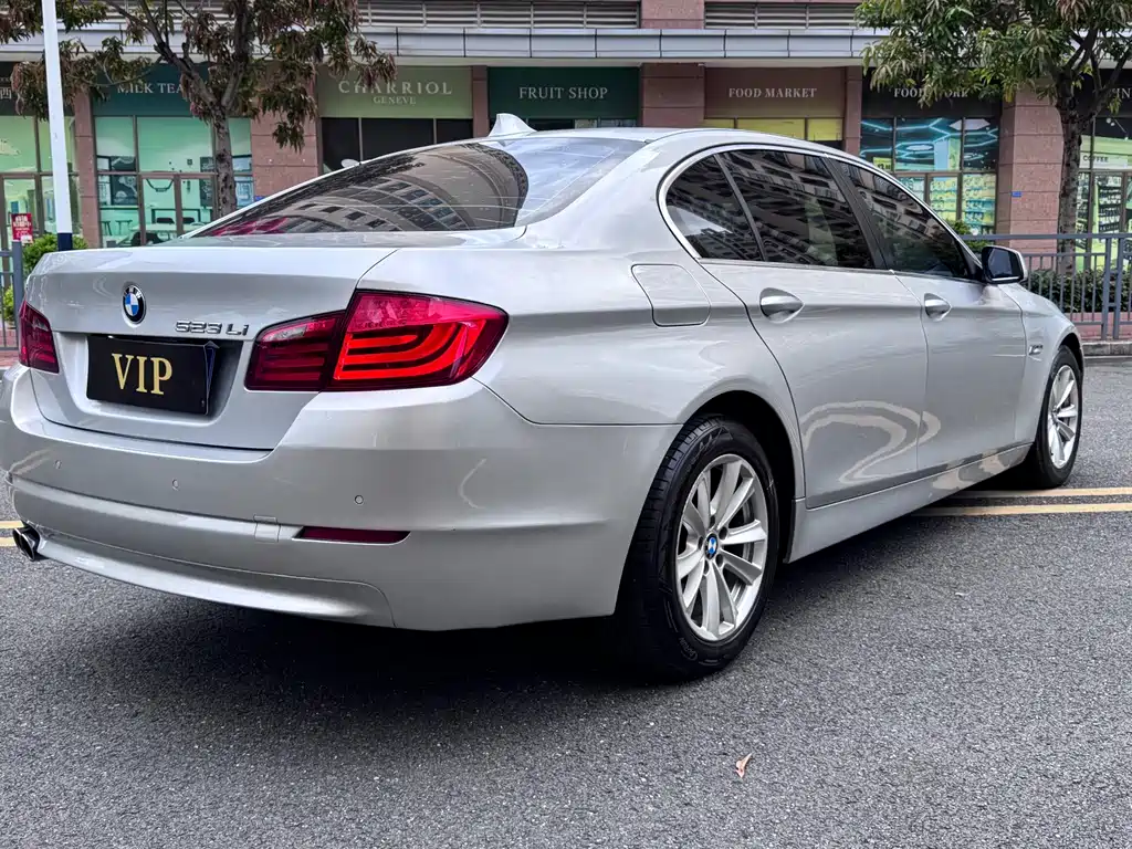BMW 5 Series — миниатюра 5