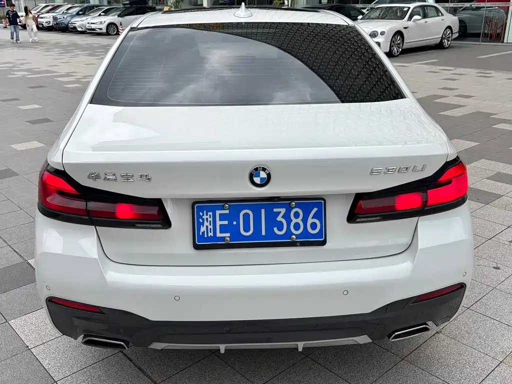 BMW 5 Series — миниатюра 6