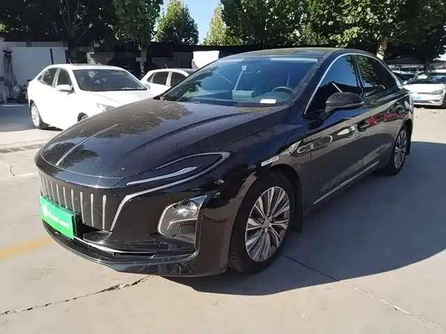Hongqi E-QM5