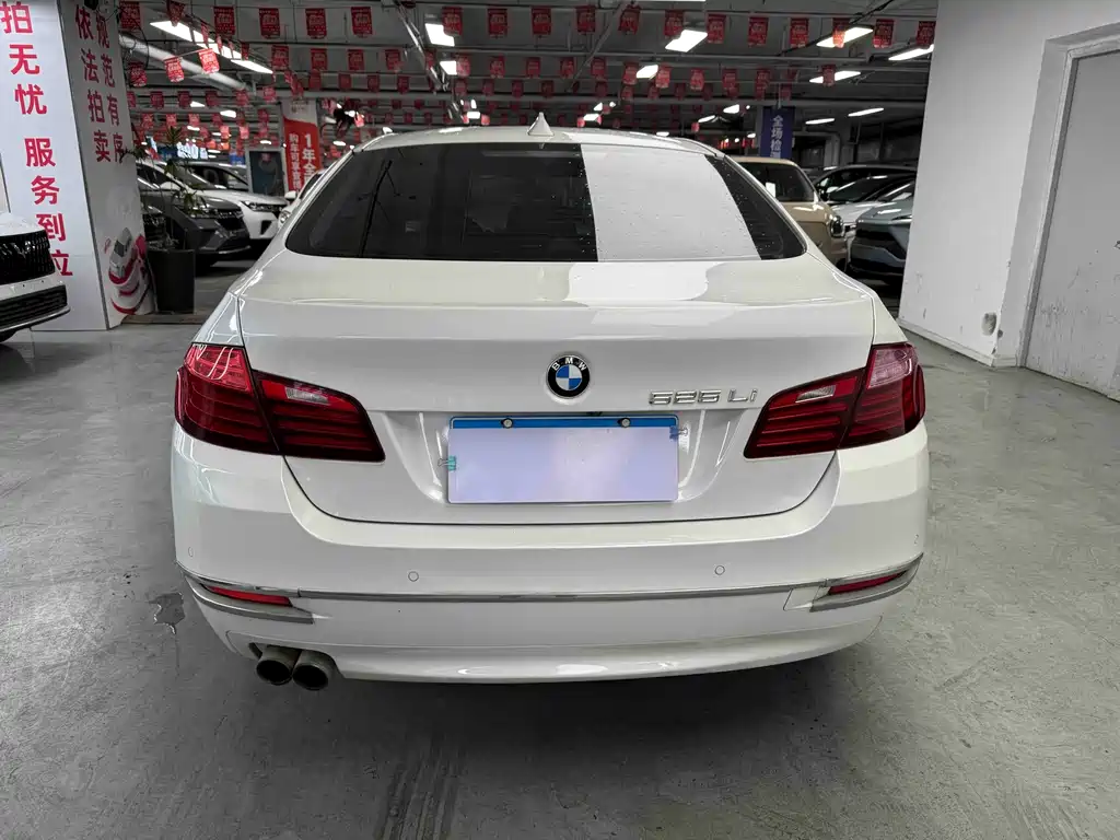 BMW 5 Series — миниатюра 10