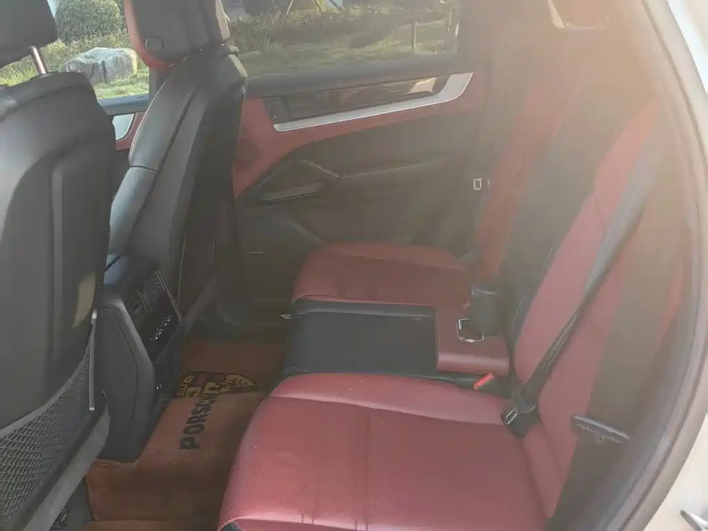 Porsche Cayenne — миниатюра 5