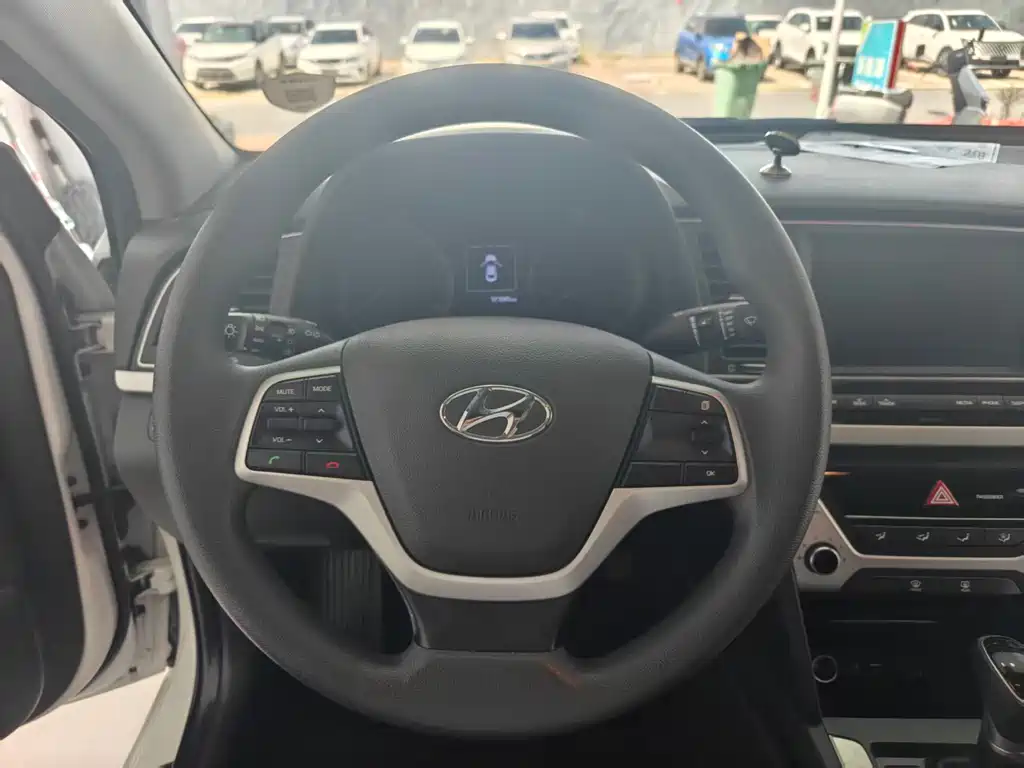 Hyundai Elantra — миниатюра 7
