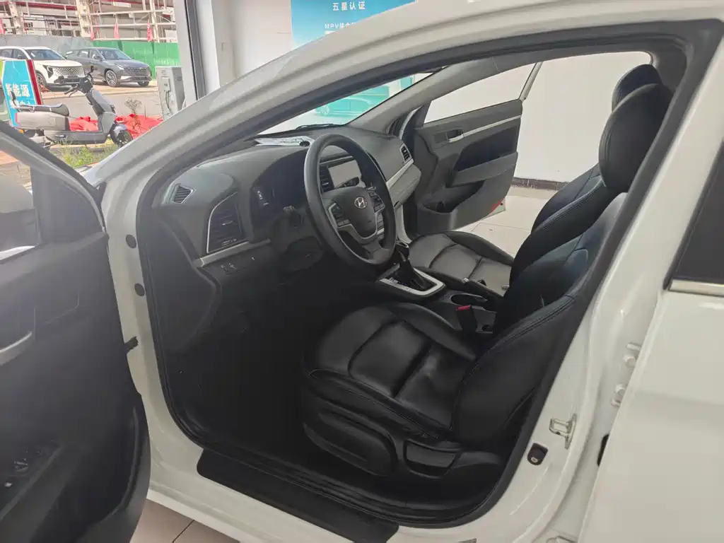 Hyundai Elantra — миниатюра 5