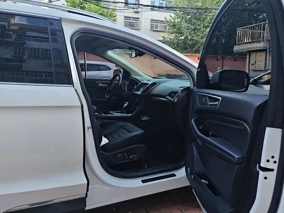 Ford Edge — миниатюра 8