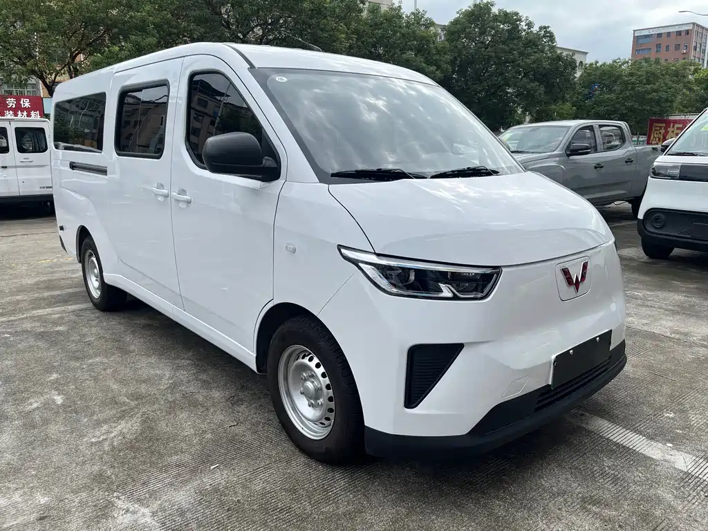 Wuling Yangguang — миниатюра 3