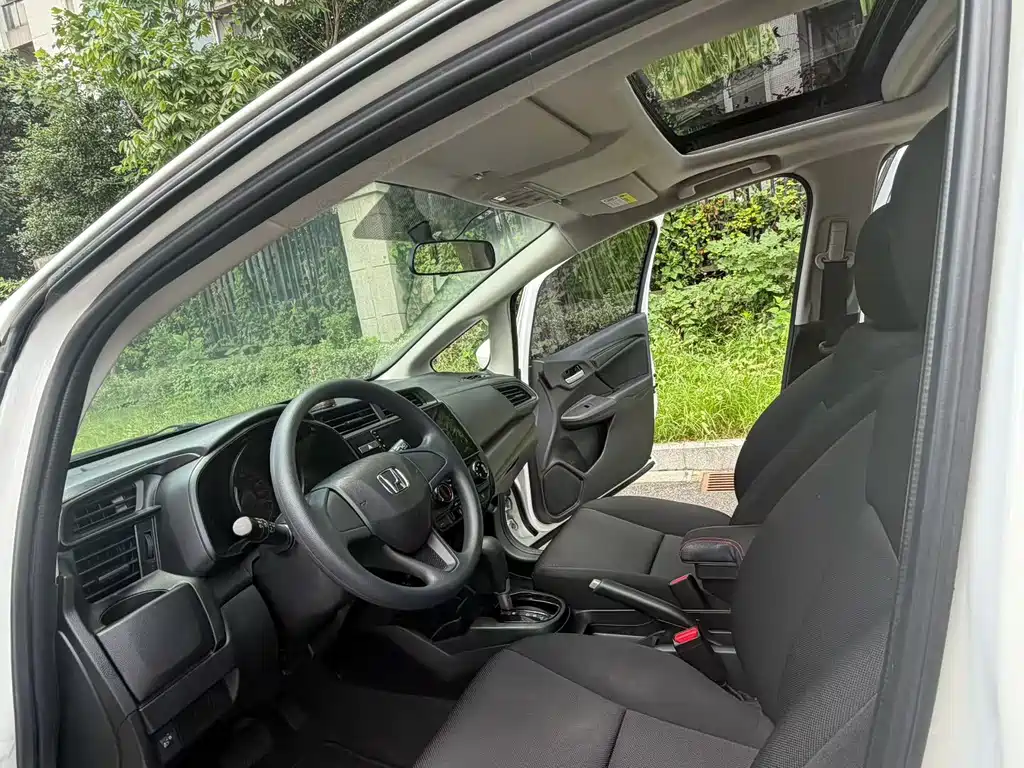Honda Fit — миниатюра 6