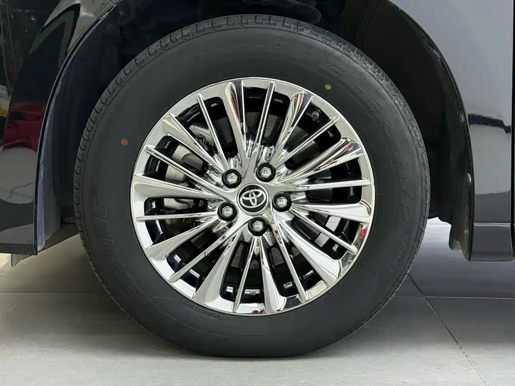Toyota Alphard — миниатюра 7