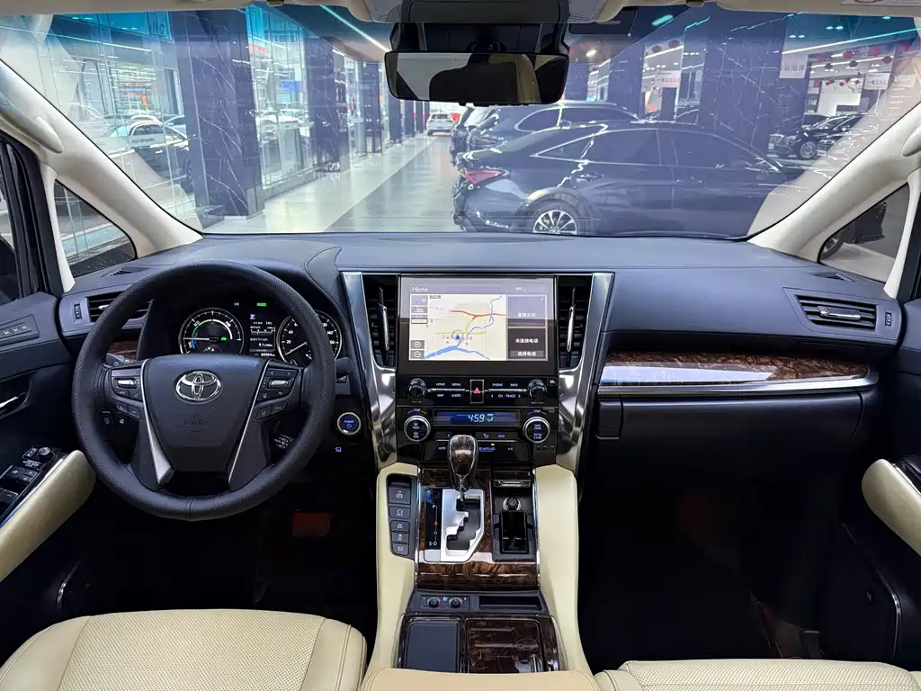 Toyota Alphard — миниатюра 13