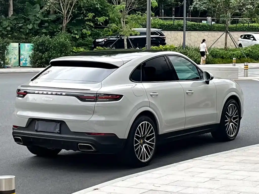 Porsche Cayenne — миниатюра 12