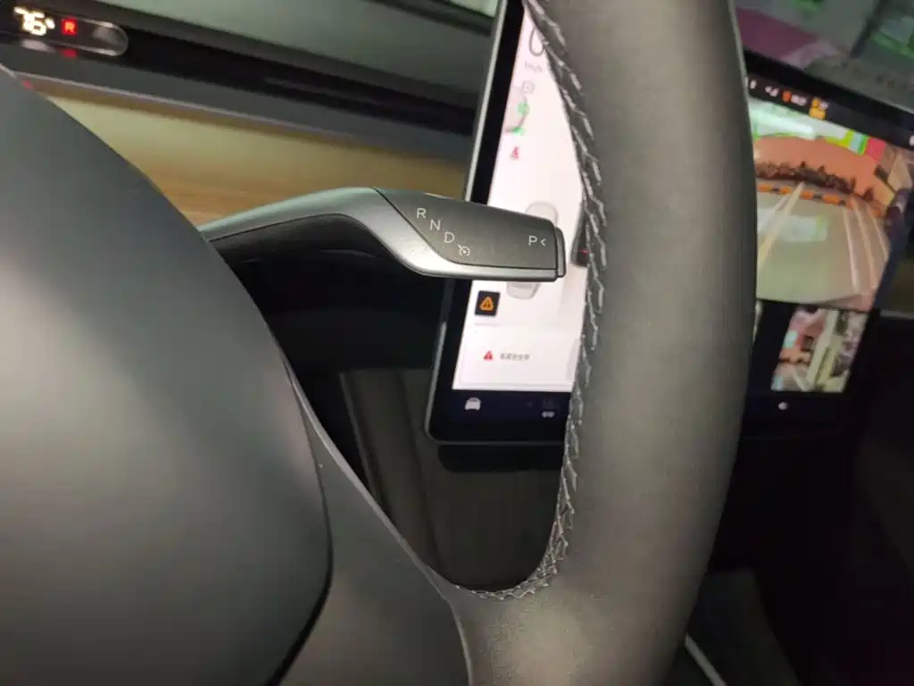 Tesla Model Y — миниатюра 14