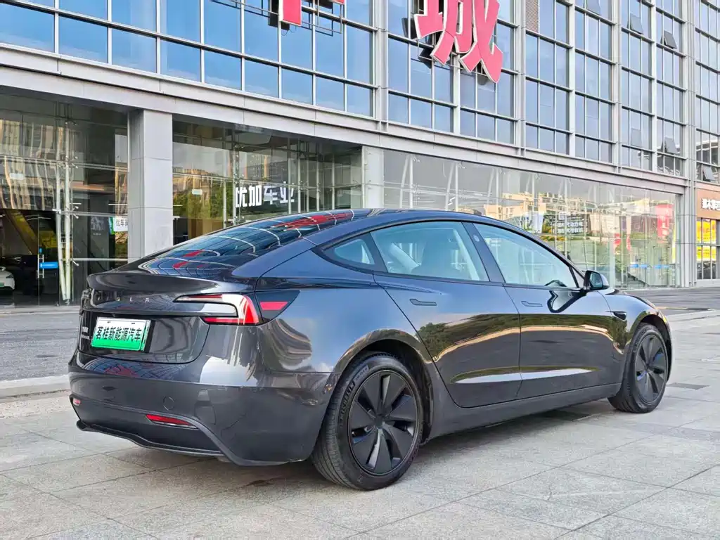 Tesla Model 3 — миниатюра 14
