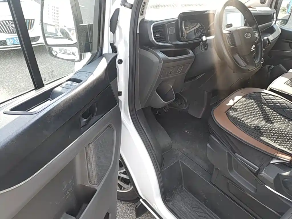 Ford Transit — миниатюра 12