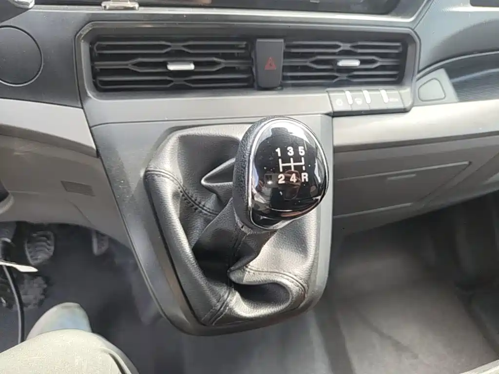 Ford Transit — миниатюра 10