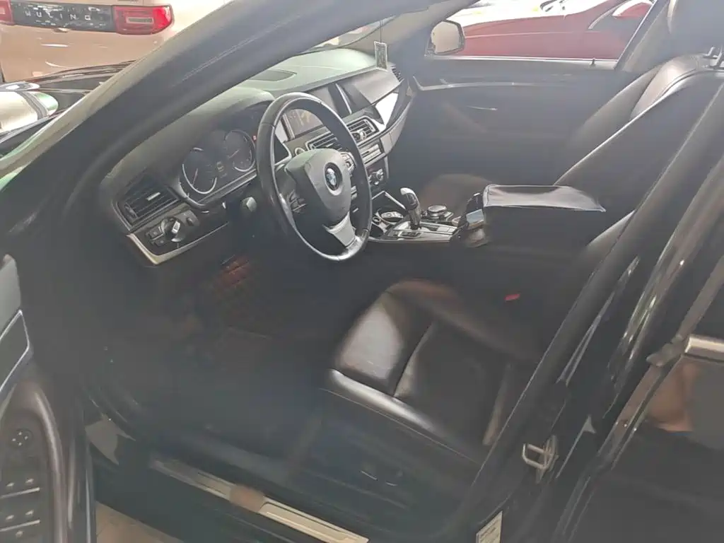 BMW 5 Series — миниатюра 15