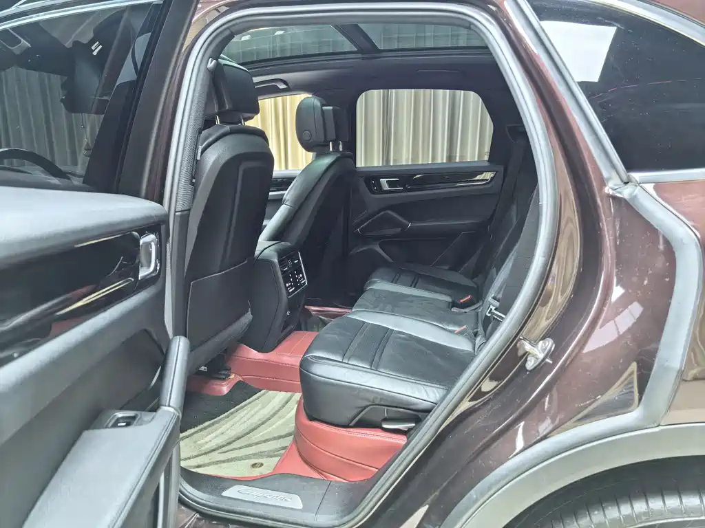 Porsche Cayenne — миниатюра 11