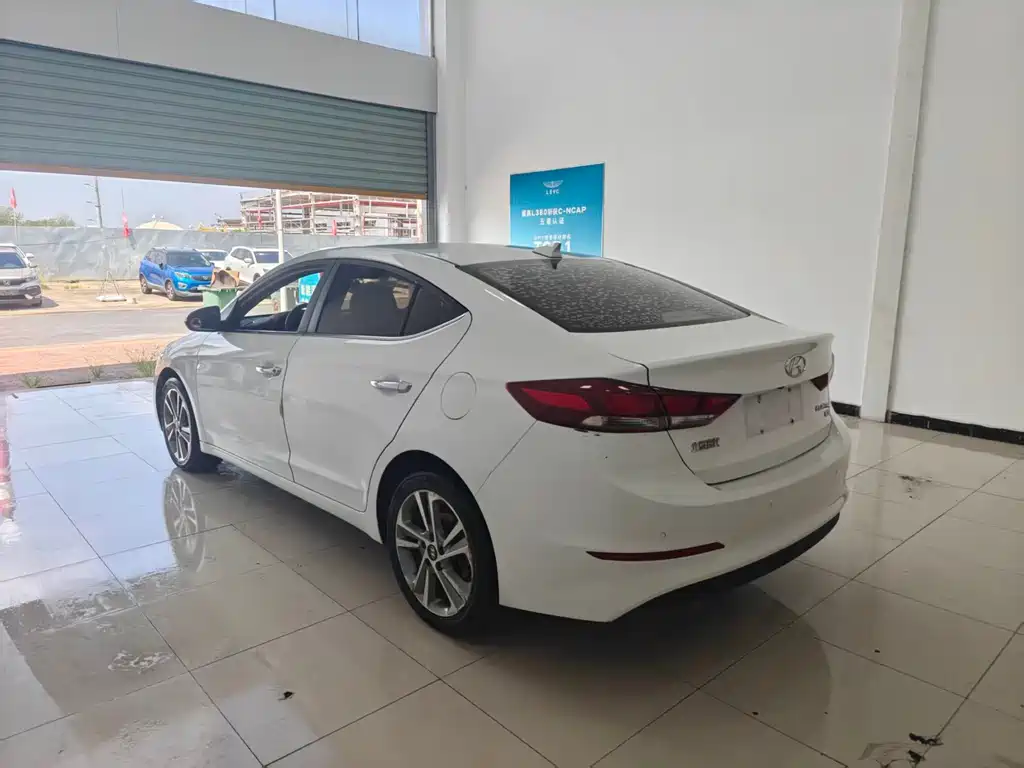 Hyundai Elantra — миниатюра 14