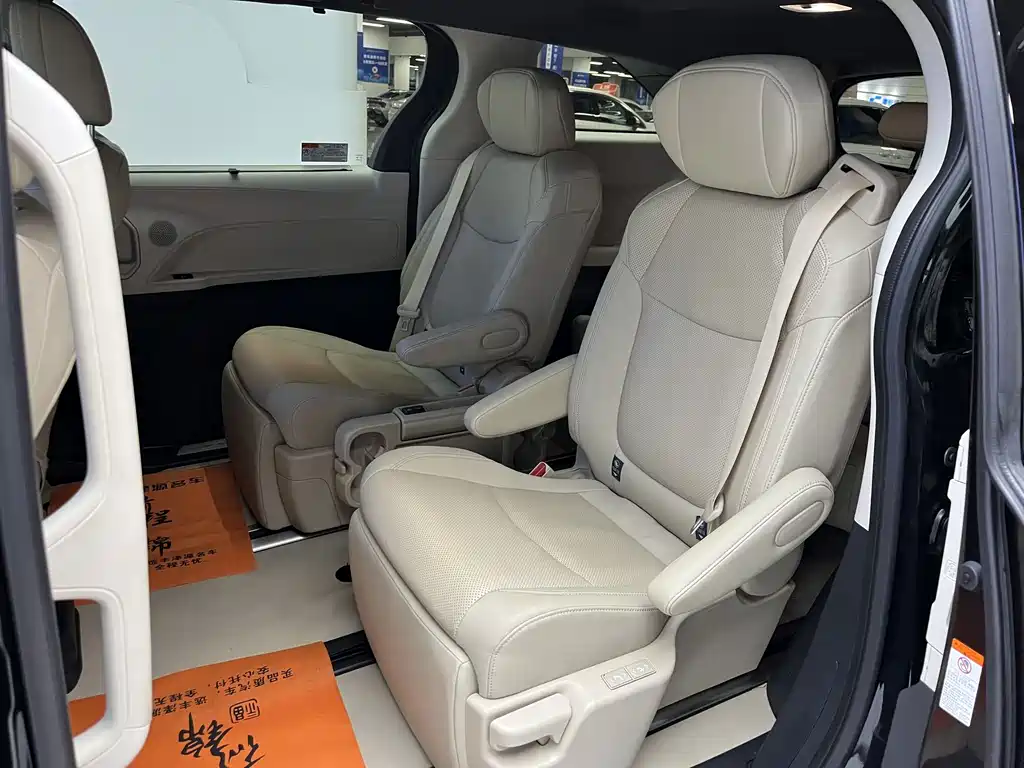 Toyota Granvia — миниатюра 7