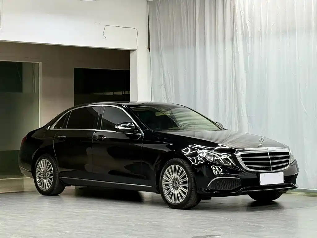 Mercedes-Benz E-Class — миниатюра 2