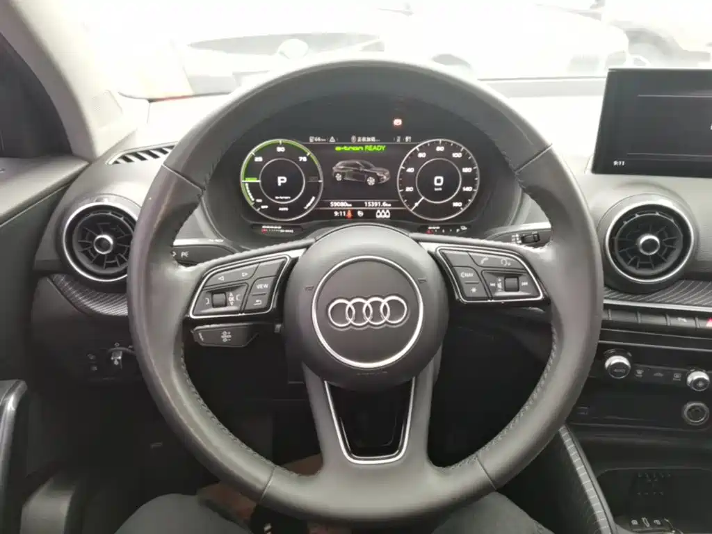 Audi Q2L e-tron — миниатюра 11
