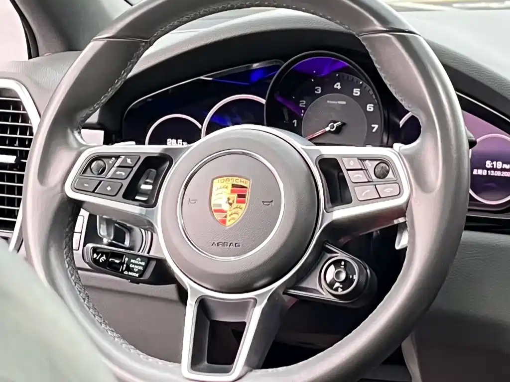 Porsche Cayenne — миниатюра 4