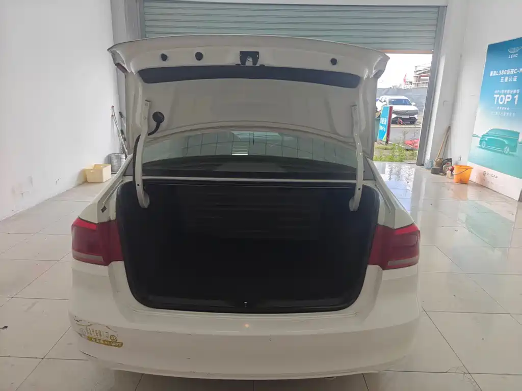 Volkswagen Santana — миниатюра 17