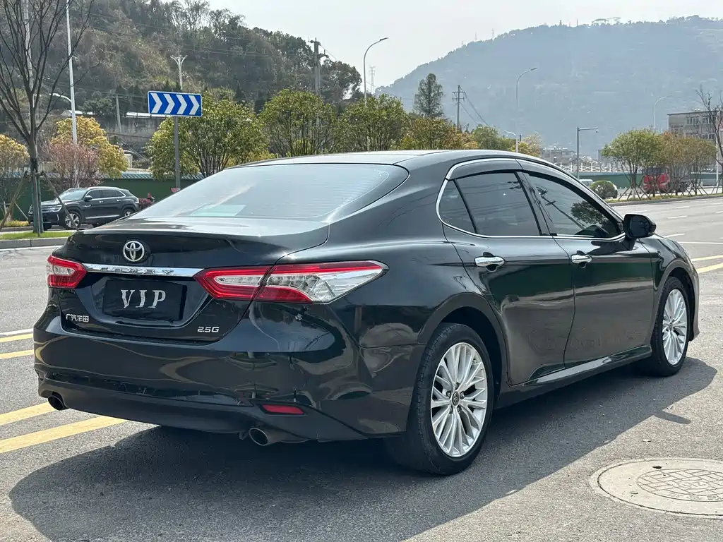 TOYOTA CAMRY