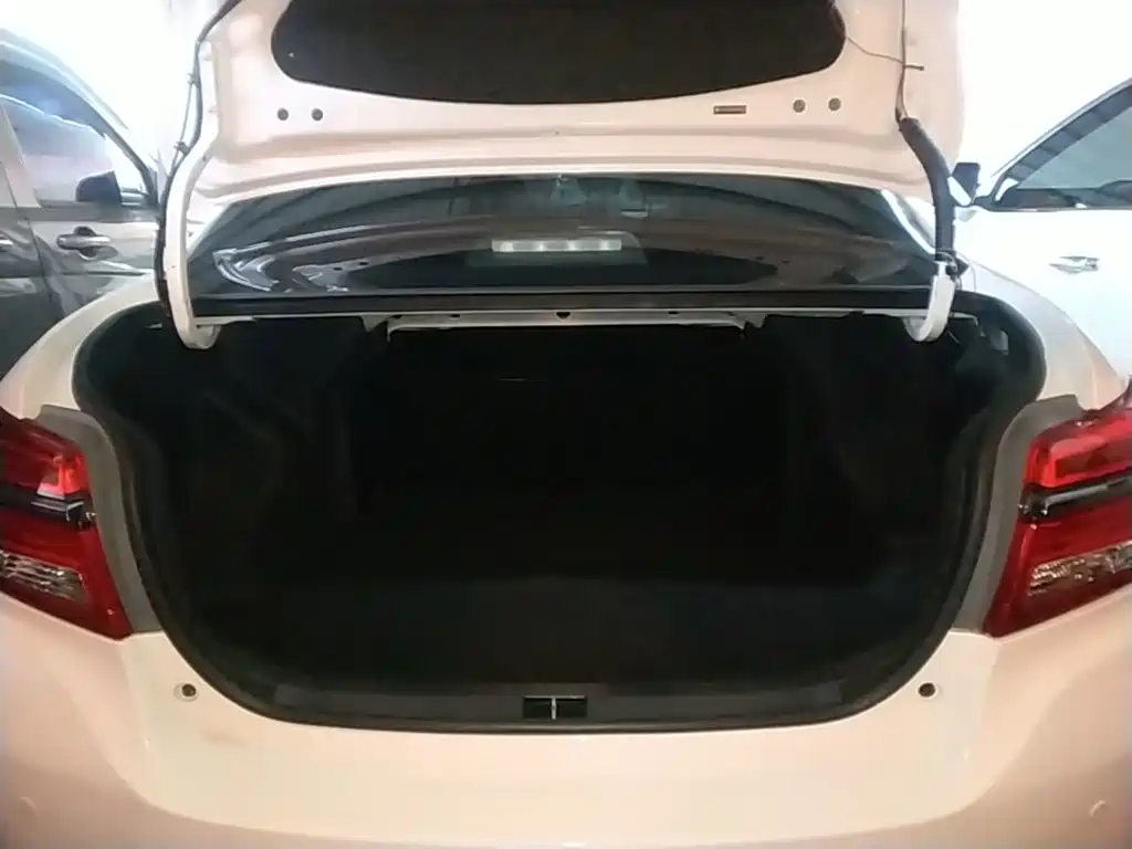 Toyota Yaris L — миниатюра 19