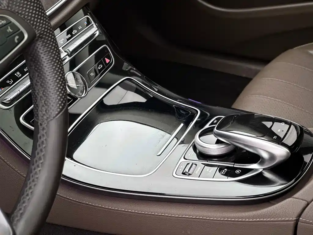 Mercedes-Benz E-Class — миниатюра 14