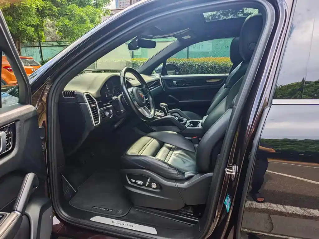 Porsche Cayenne — миниатюра 6