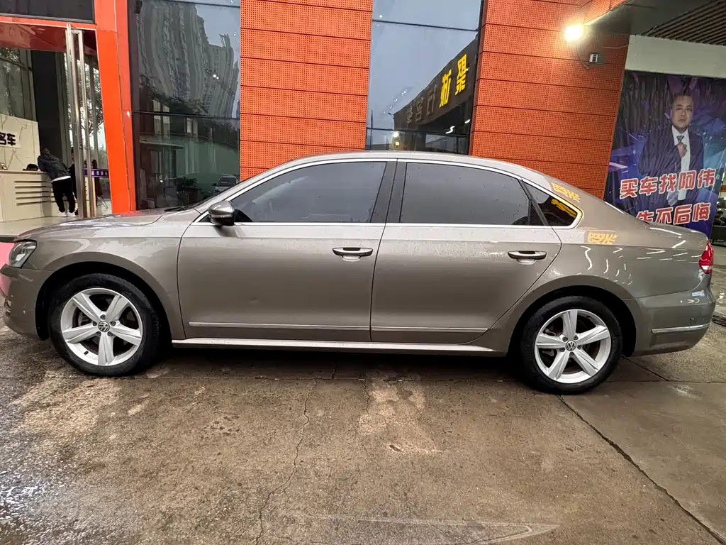 VOLKSWAGEN PASSAT