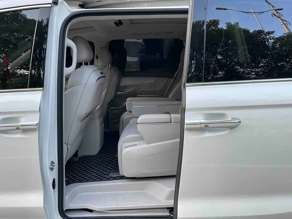 Roewe iMAX8 New Energy — миниатюра 6