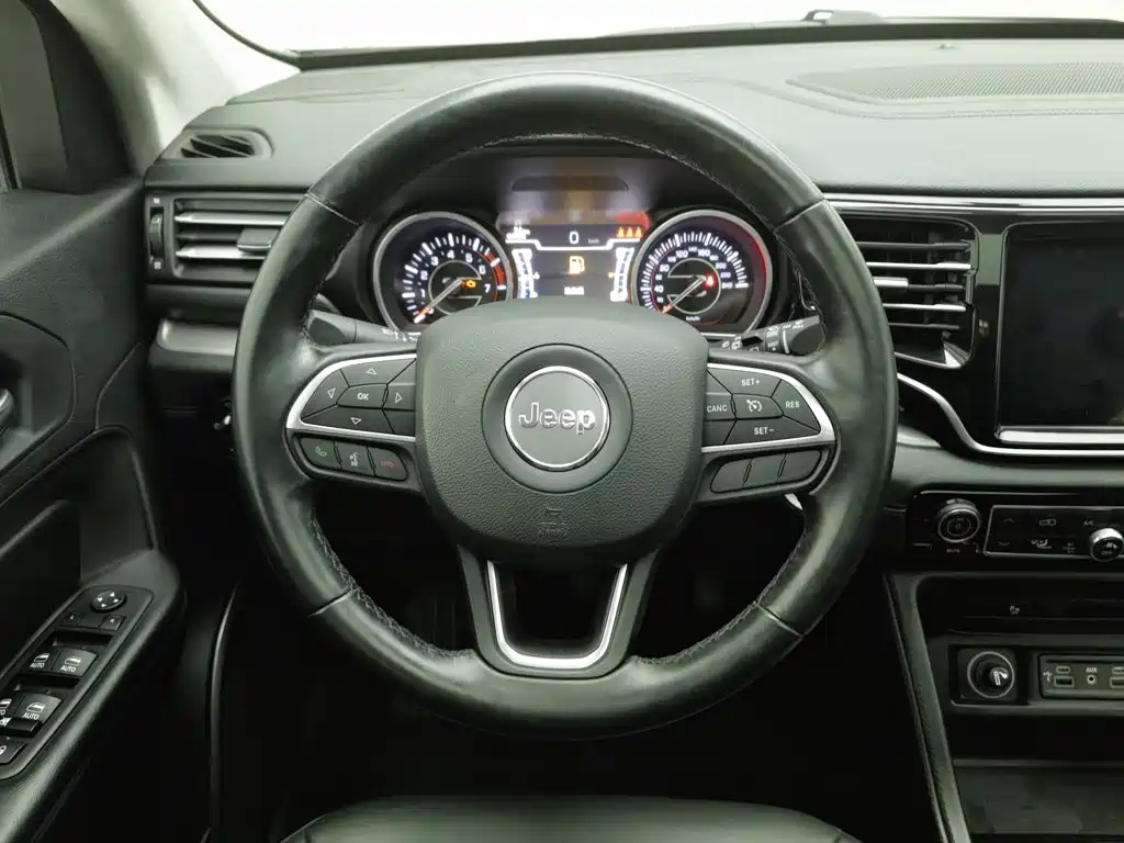 Jeep Commander — миниатюра 11