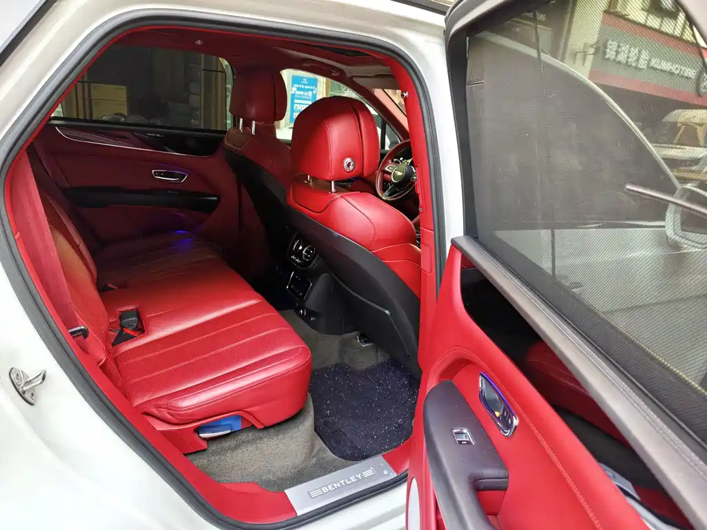 Bentley Bentayga — миниатюра 5