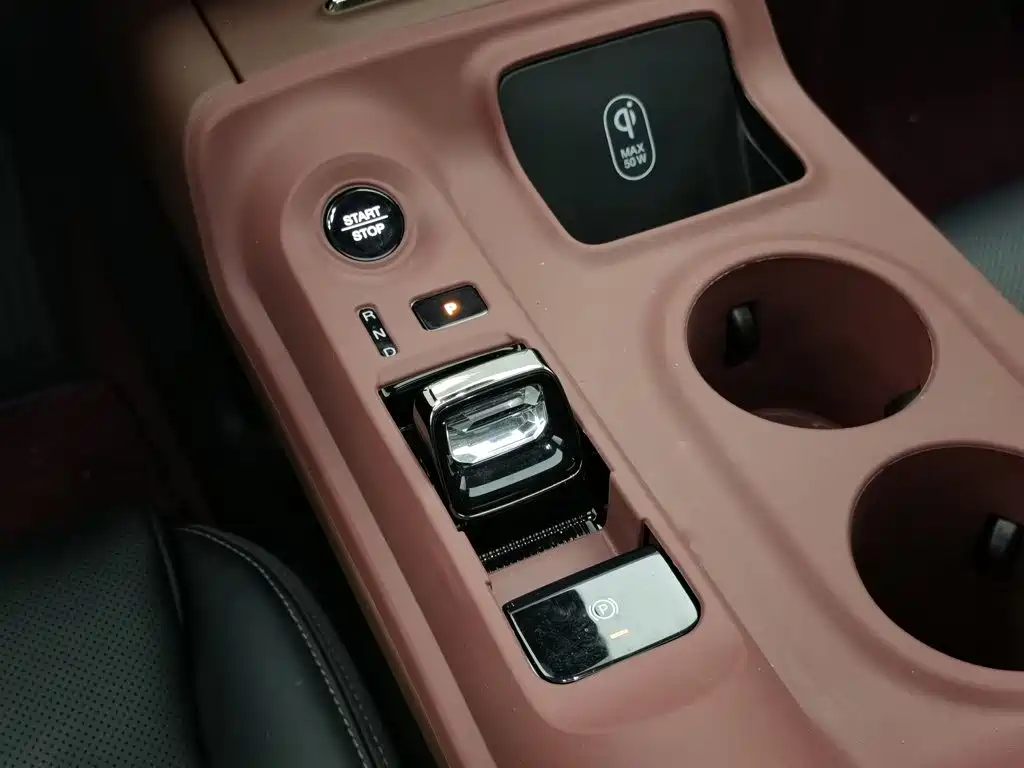 GAC Motor Trumpchi E8 PHEV — миниатюра 13