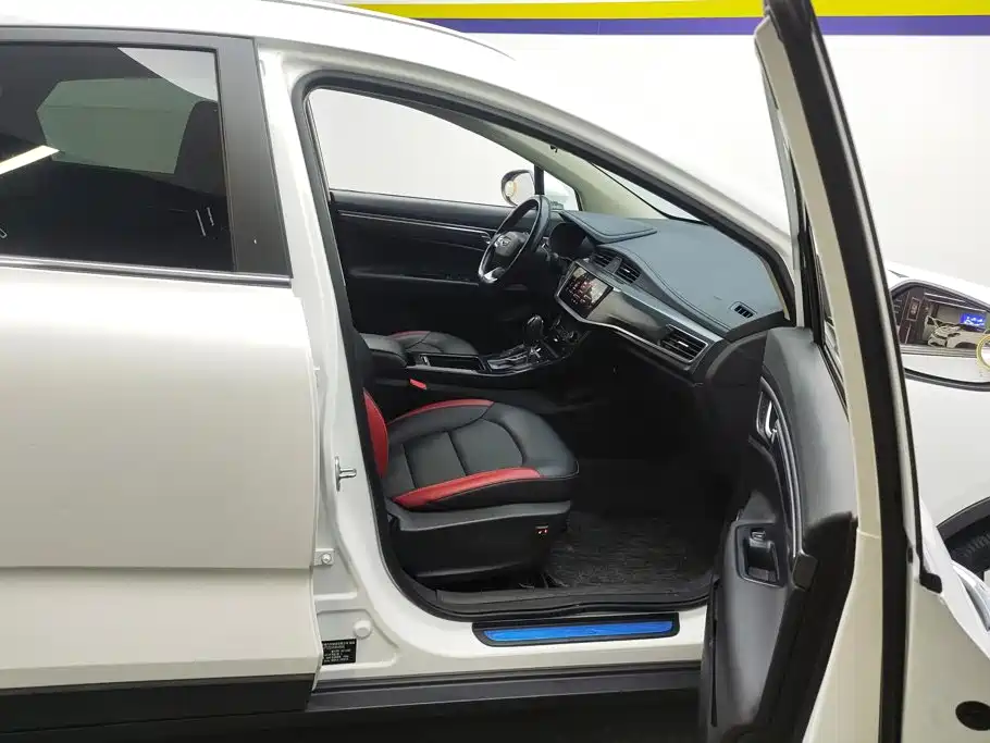 Geely Emgrand GS — миниатюра 8