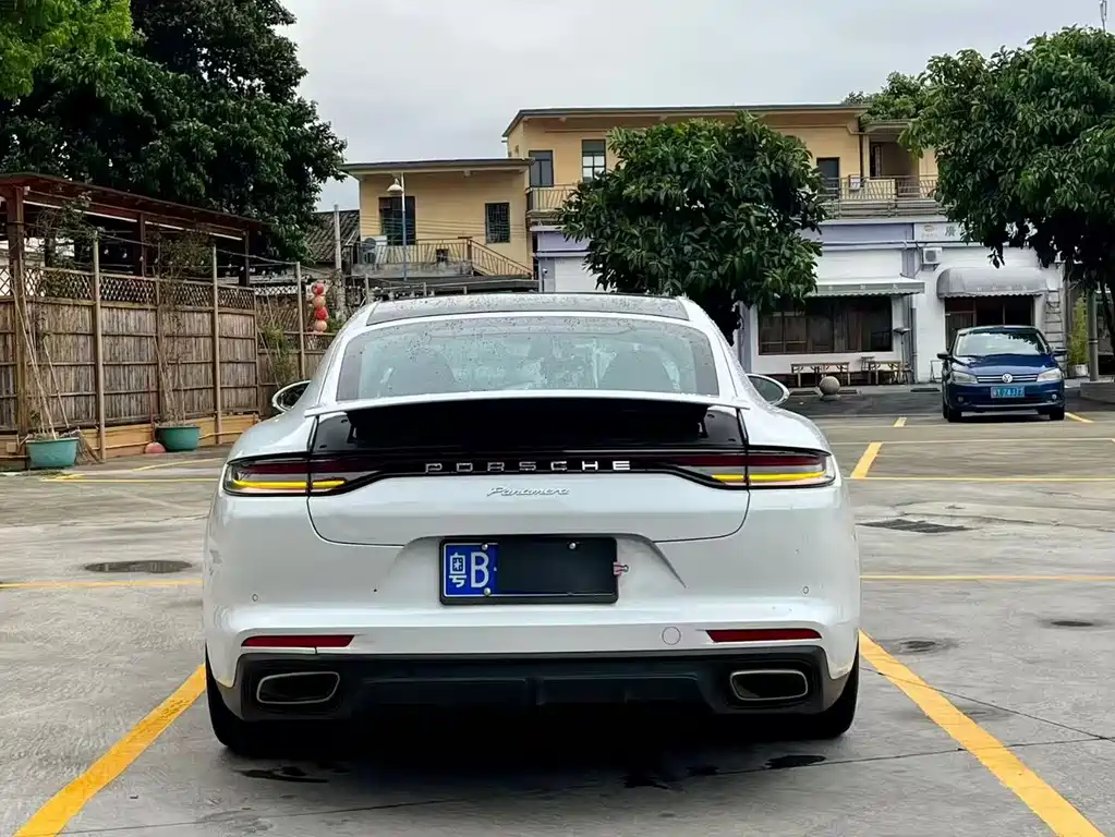 PORSCHE PANAMERA