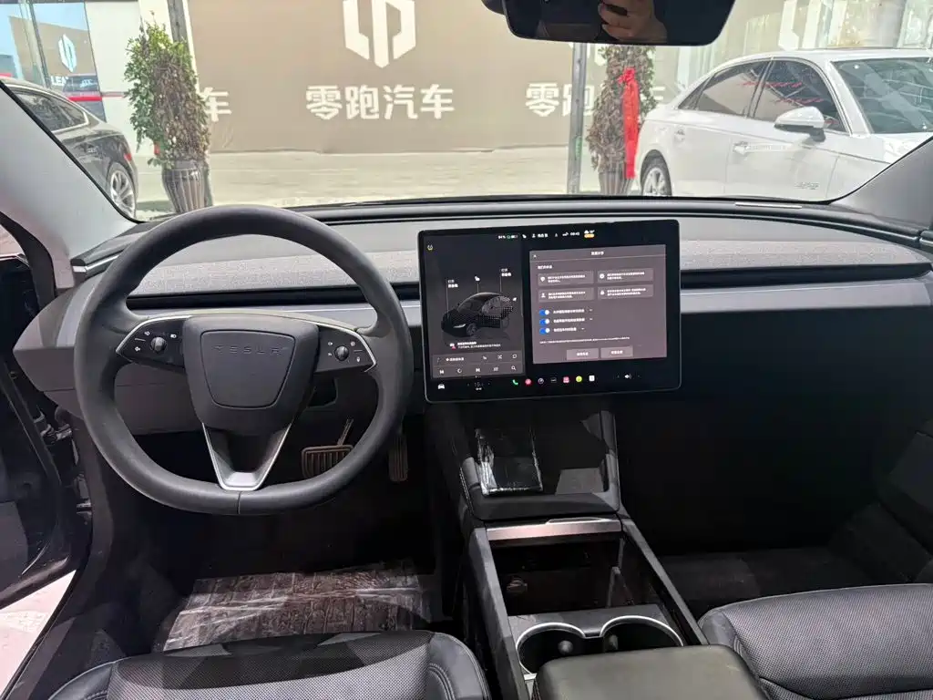 Tesla Model 3 — миниатюра 5