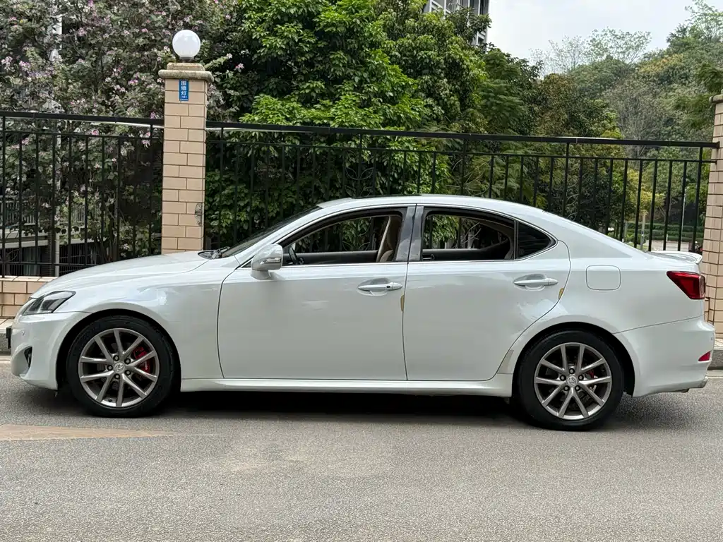 Lexus IS — миниатюра 5