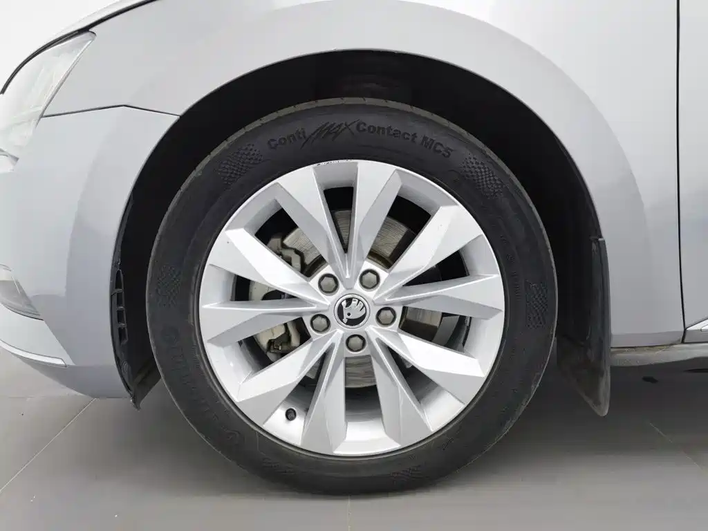 Skoda Superb — миниатюра 17