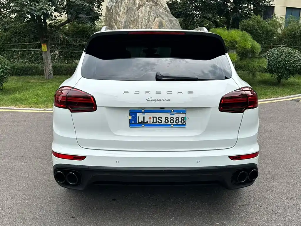 Porsche Cayenne — миниатюра 5