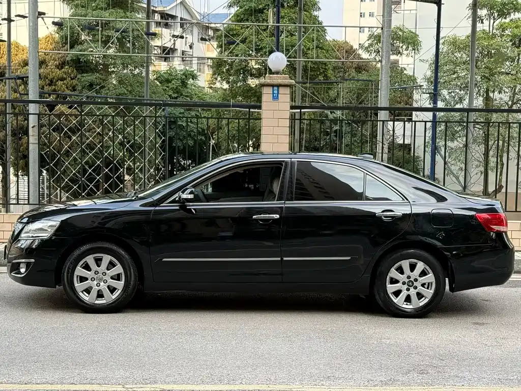Toyota Camry — миниатюра 5