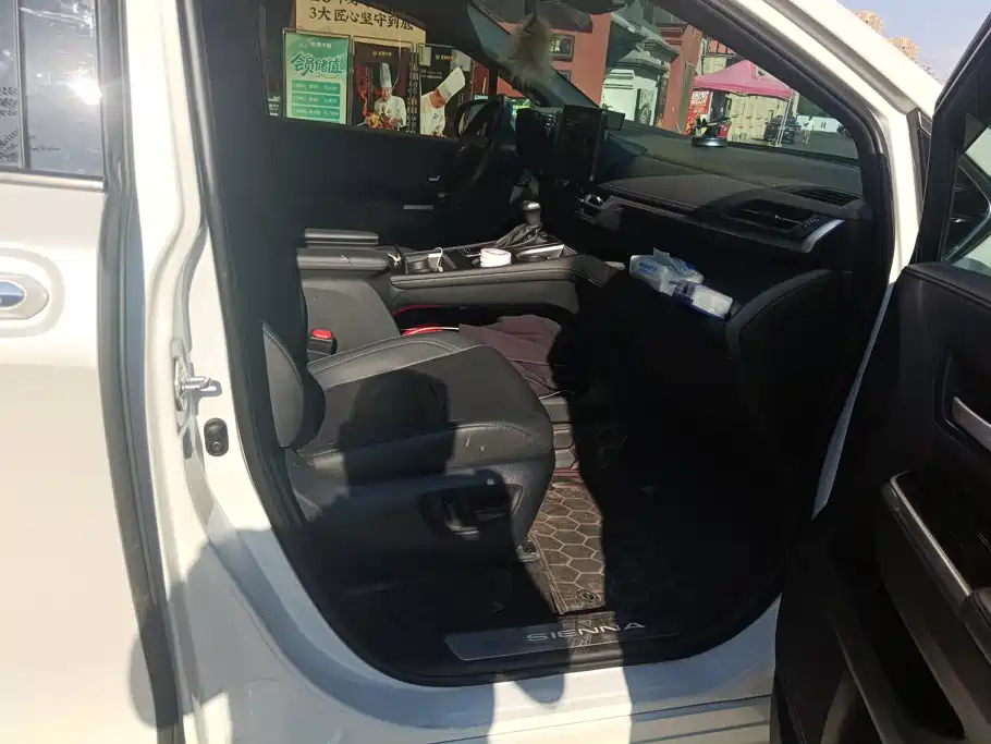 Toyota Sienna — миниатюра 8