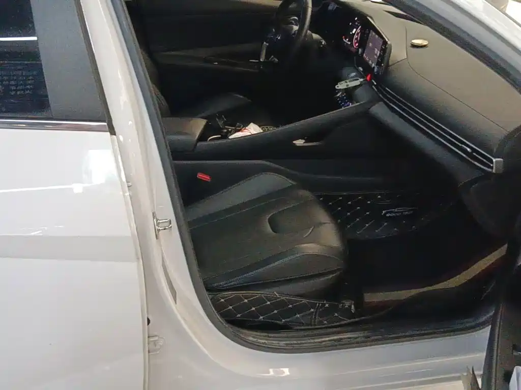 Hyundai Elantra — миниатюра 25