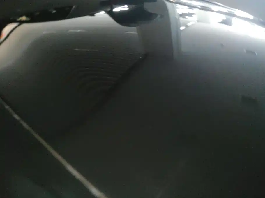 Tesla Model Y — миниатюра 10