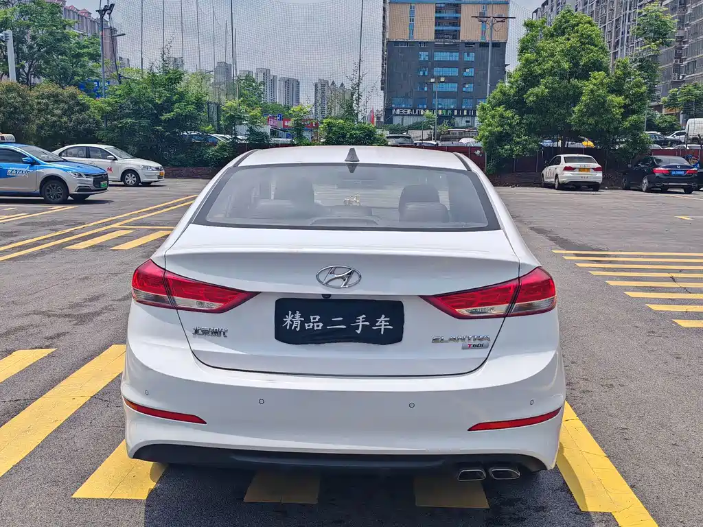 Hyundai Elantra — миниатюра 6