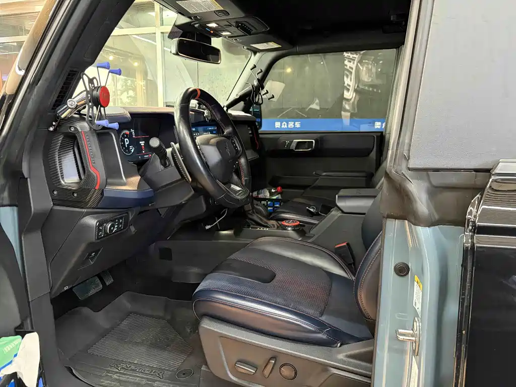 Ford Bronco (Import) — миниатюра 8