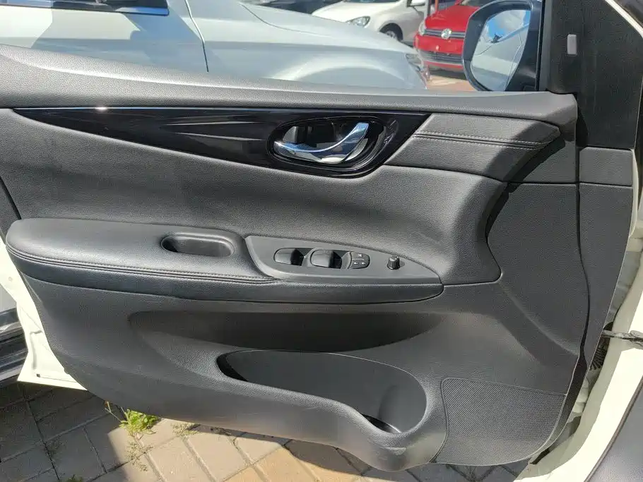 Nissan Tiida — миниатюра 7