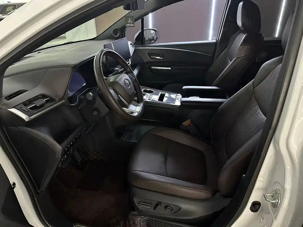 Toyota Granvia — миниатюра 4