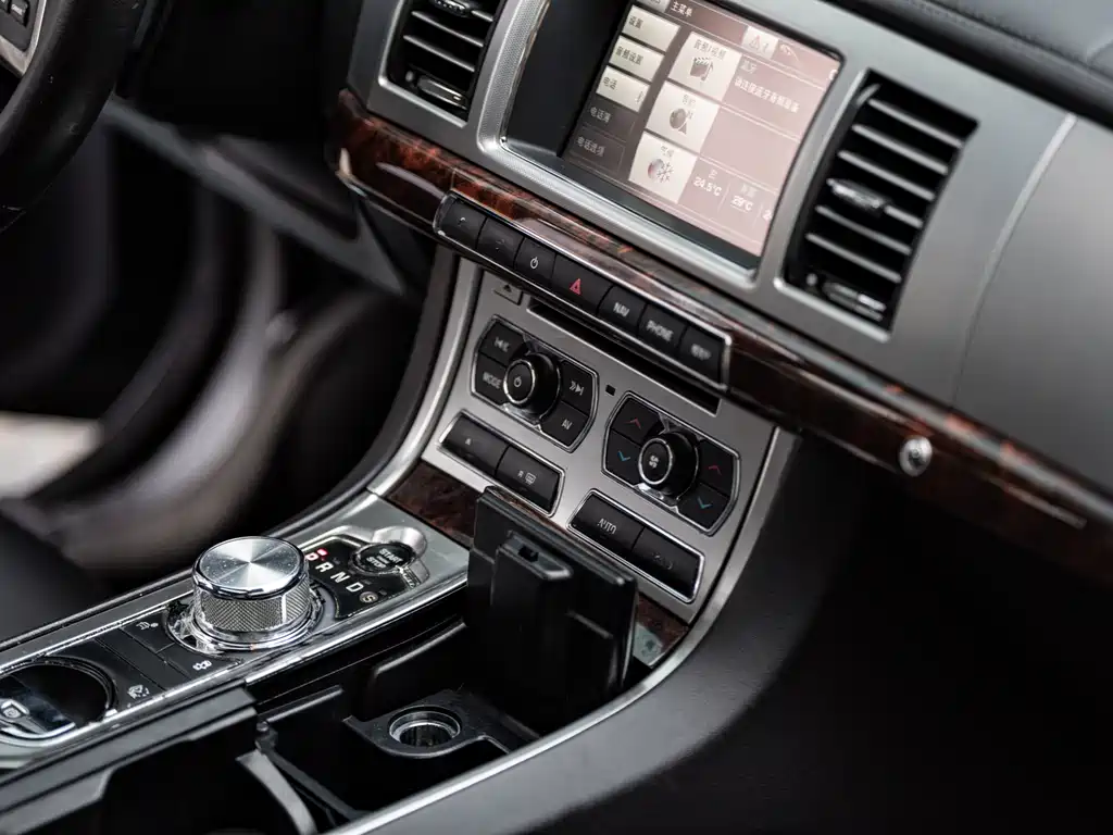 Jaguar XF 2012 XF 3.0L V6